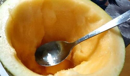 用勺子怎么吃哈密瓜视频,哈密瓜新吃法视频教程