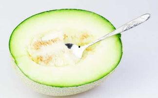 空姐吃哈密瓜视频在线播放,空姐现场品尝哈密瓜，直播引网友热议