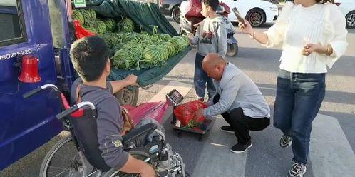 安徽老头吃瓜事件视频,一场引发网友热议的街头奇观