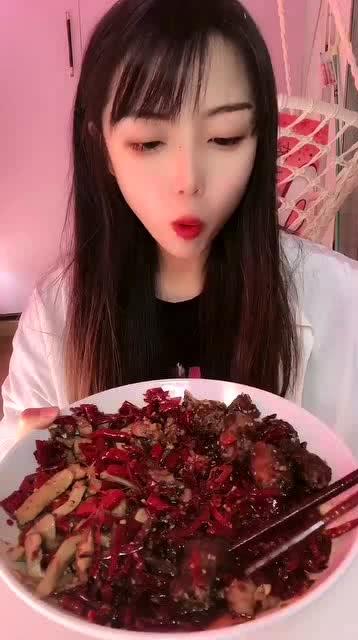 主播吃蜜瓜视频在线观看,主播现场直播甜蜜美味，网友直呼过瘾