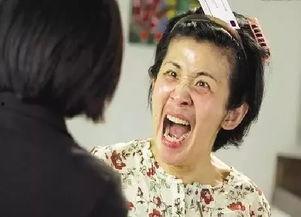 喜剧女演员吃瓜视频,笑料百出，网友直呼太欢乐！