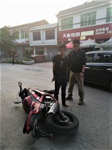 吃瓜自家摩托被踢视频播放,吃瓜群众热议街头暴力事件