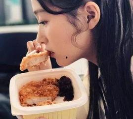 吃瓜狼吞虎咽图片搞笑视频,搞笑视频笑翻众人