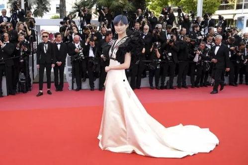 红毯女明星吃瓜视频,现场瞬间成为焦点