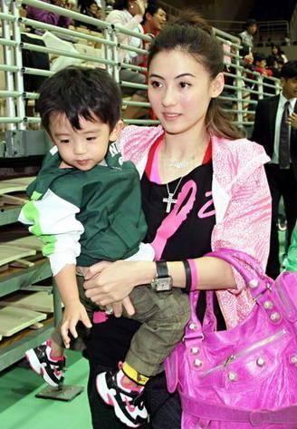 吃瓜群众谢霆锋视频,揭秘明星日常幕后趣事