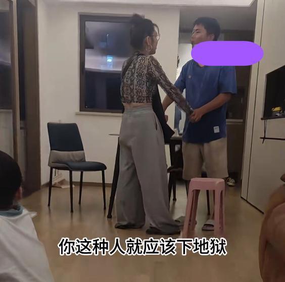 男子晒老婆吃瓜视频,辣眼瞬间！男子意外捕捉老婆吃瓜搞笑瞬间