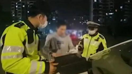 男子吃瓜民警飙戏被打视频,一场网络热传的警民冲突