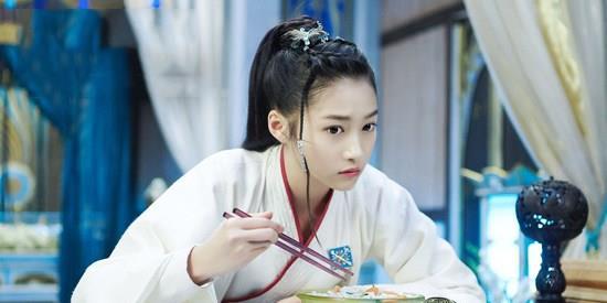 美女吃瓜哭了视频下载,视频下载引发网友热议