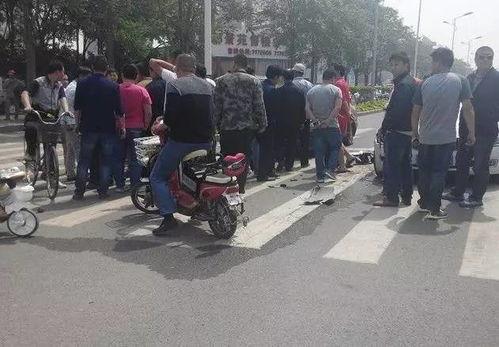 撞车吃瓜视频,惊险瞬间！撞车吃瓜视频引发网友热议