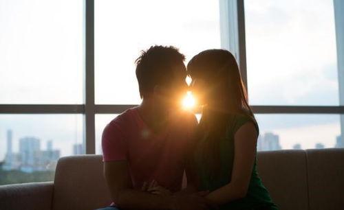 吃瓜妻子出轨视频播放全集,吃瓜妻子背叛婚姻真相曝光