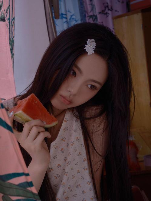 芝芝桃桃抖音视频吃瓜,揭秘芝芝桃桃的甜蜜瓜界传奇