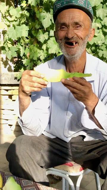 老爷爷吃老汉瓜视频,老爷爷与老汉瓜的温馨互动瞬间