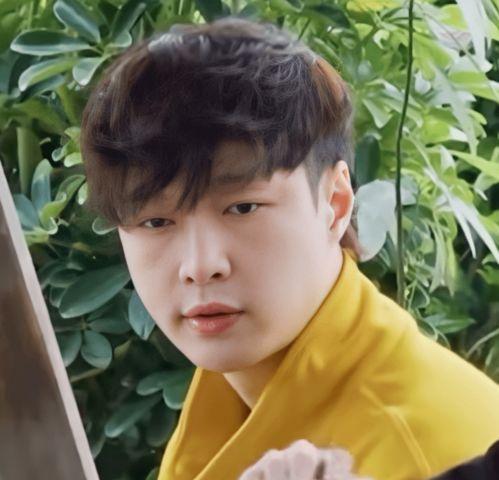 吃瓜视频张艺兴,吃瓜视频中的青春偶像魅力