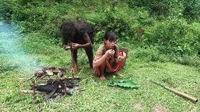 美女野外吃大瓜视频,美女大快朵颐大瓜瞬间