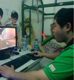 男生喜欢吃瓜视频