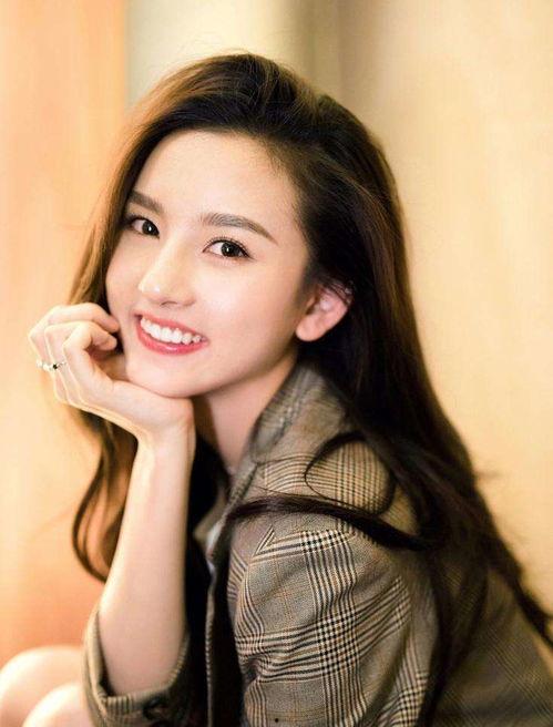 宋祖儿吃红瓜视频,甜蜜瞬间引网友热议