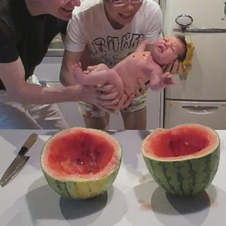 男子端饭碗吃瓜视频播放,男子端碗吃瓜视频走红网络