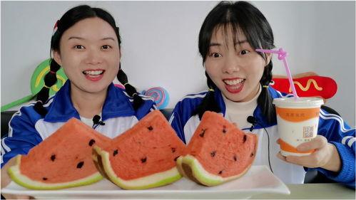 吃瓜闺蜜搞笑视频大全,笑料横生！吃瓜闺蜜搞笑视频大盘点